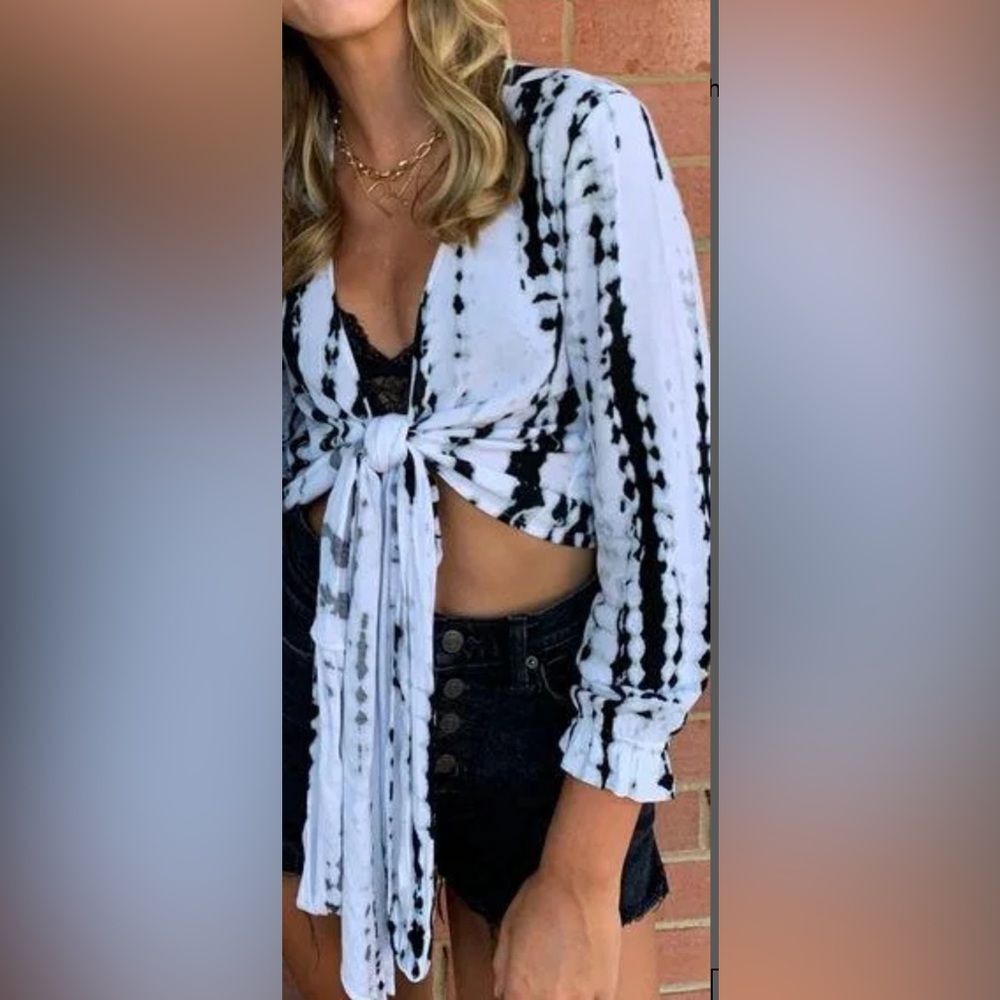 South Moon Under Juniper‎ Blu Crop Top Wrap Blouse Black & White Tie Dye Small